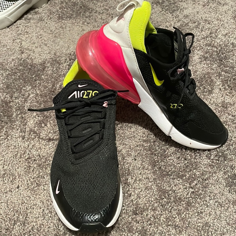 Womens Nike 270 size 8.5